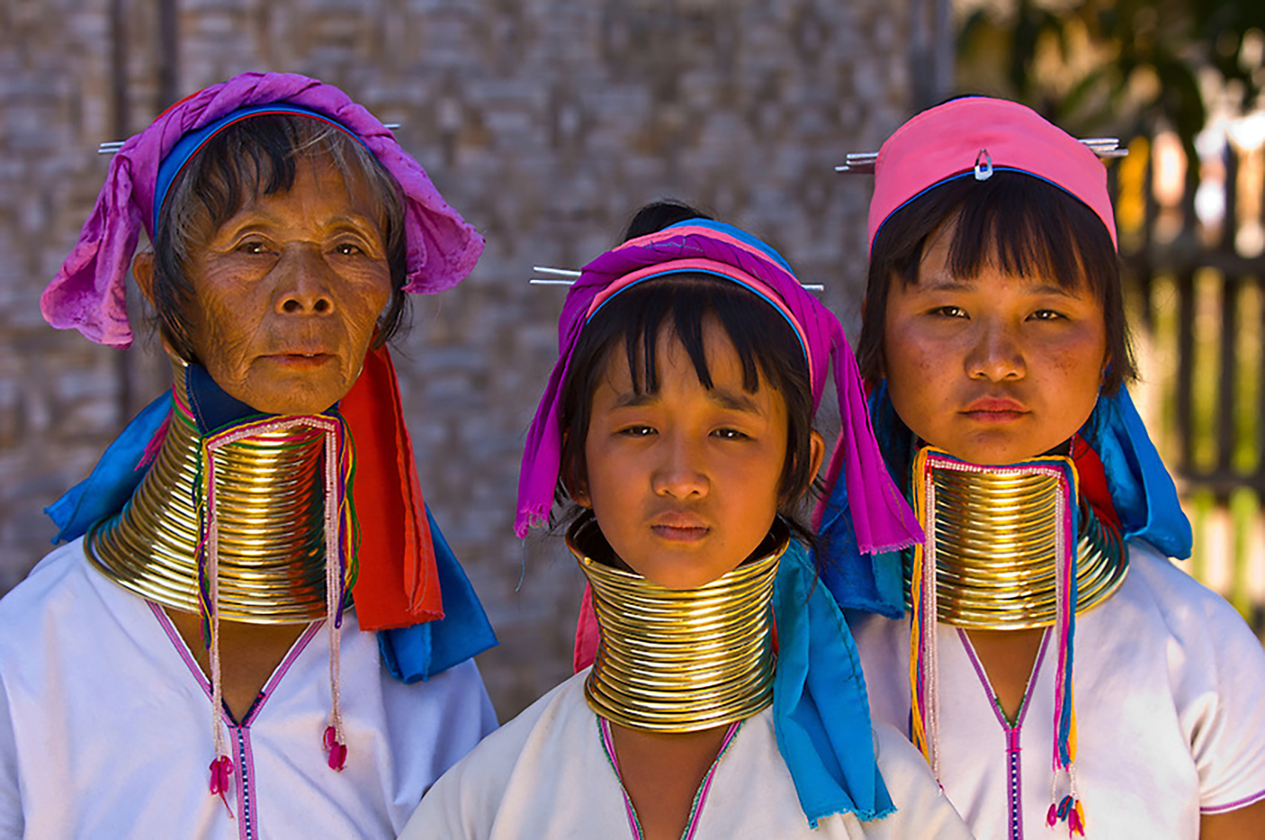 Long necked Padaung tribe women wearing neck rings, Nyaungshwe, Shan State, Myanmar, Burma
